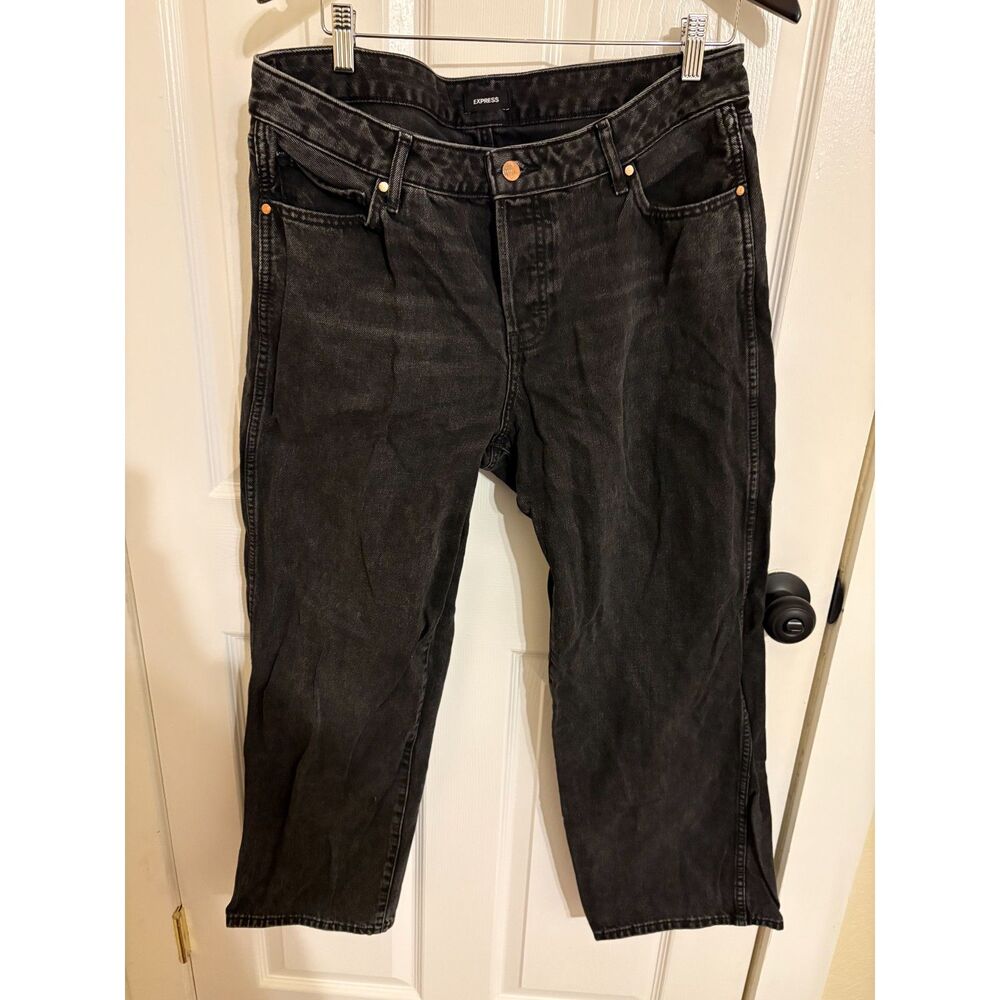 Express Relaxed Straight Low Rise Black Jeans (12s)– 4‑Button Front (3 Hidden)